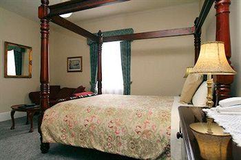 The On Elizabeth 4*